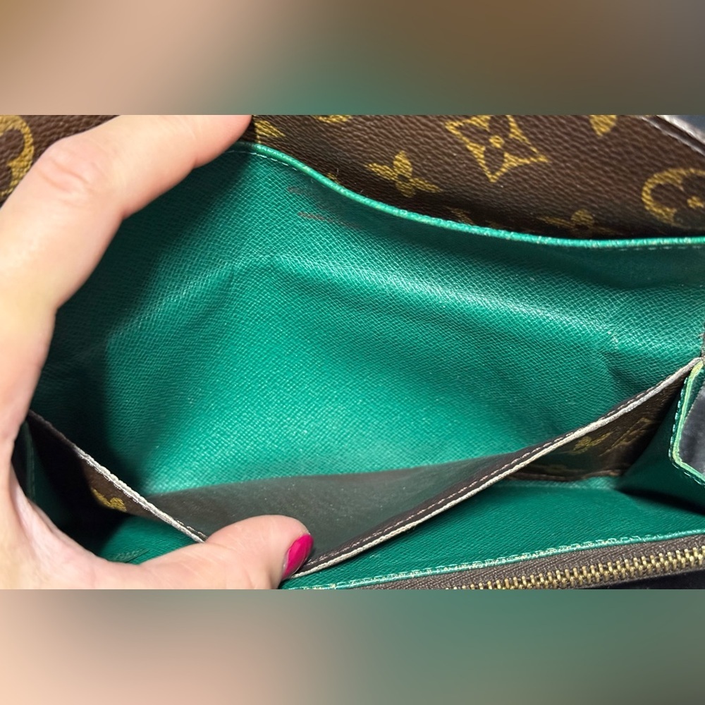Louis Vuitton green Emilie wallet - Picture 11 of 16